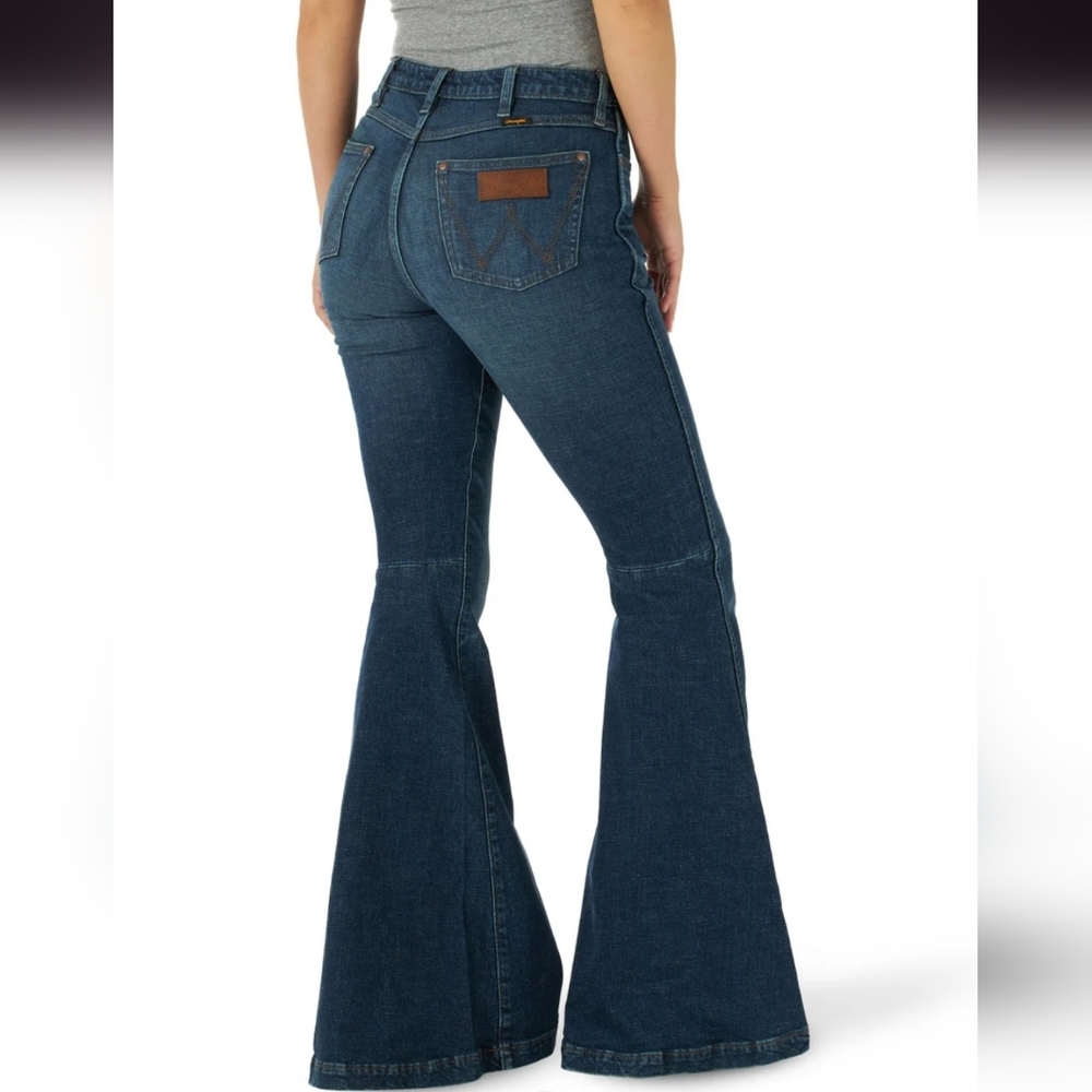 Wranglers Retro High Rise Jana Trumpet Flare bell bottoms Jeans size 27x32 new